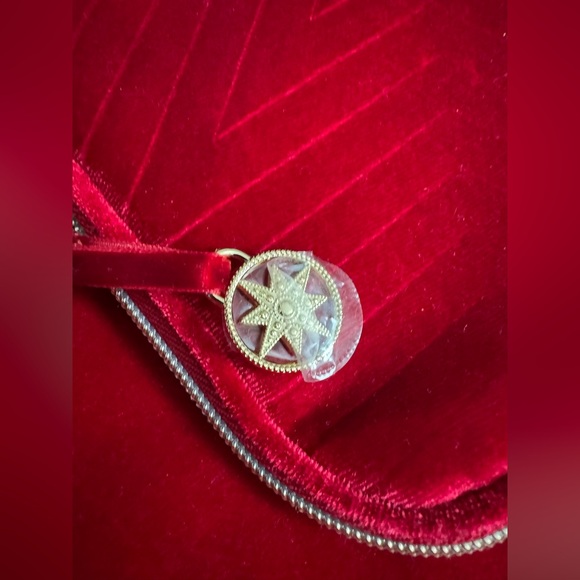 Estee Lauder Red Velvet Makeup Train Case 2023‎ Holiday Edition NEW - Picture 4 of 7